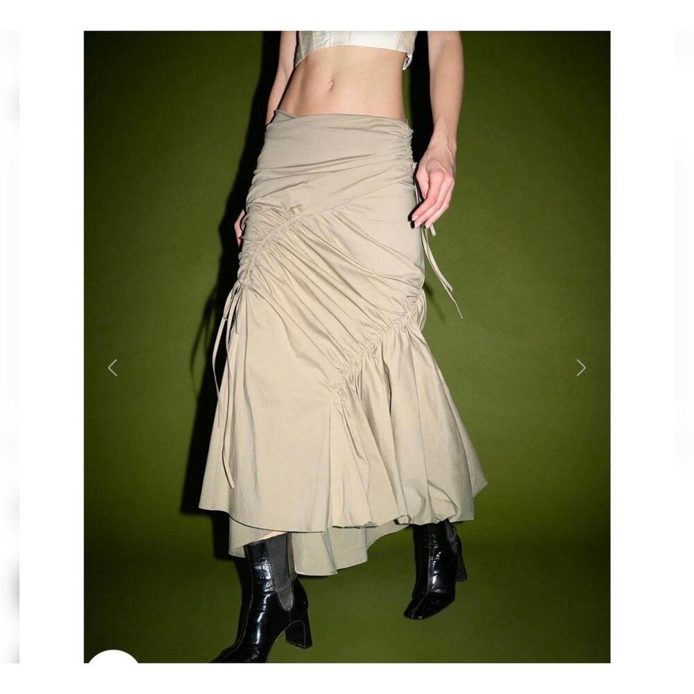 Urban Revivo Ruched Midi Fishtail Skirt Beige Size 8 Slit Detail Chic

⸻